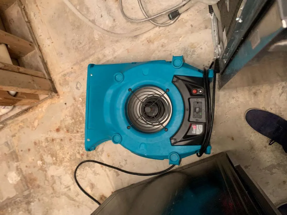 Air mover drying equipment for Mold Remediation & Removal in Lauderdale Lakes